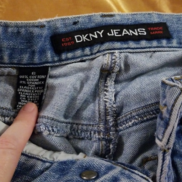 Vintage DKNY Jeans size 6, 25"waist ,super soft - Picture 2 of 7